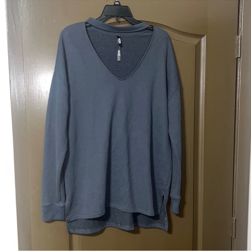 V-Neck Long Sleeve Tunic in Gray